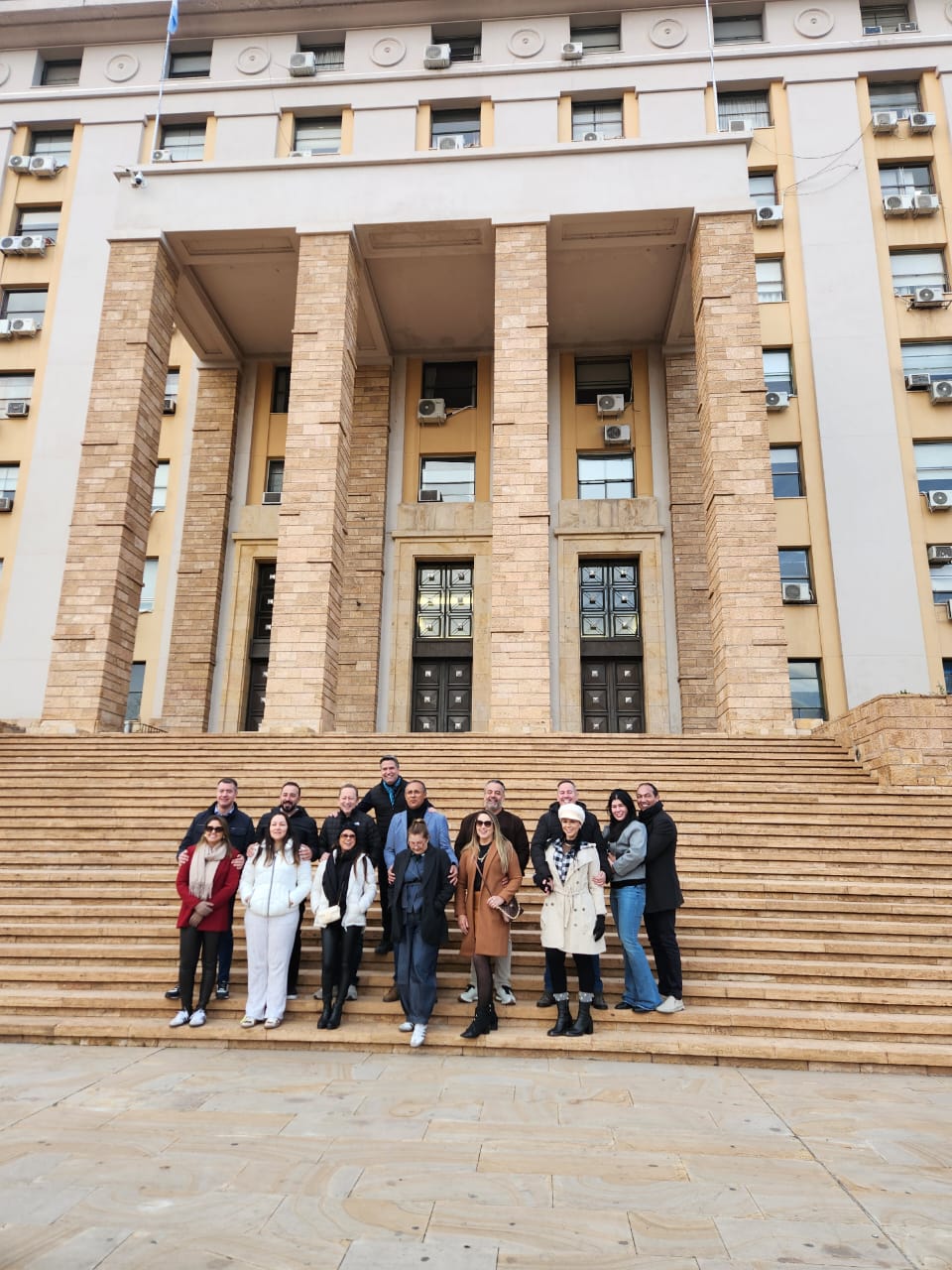 Tourists in front of the Government House